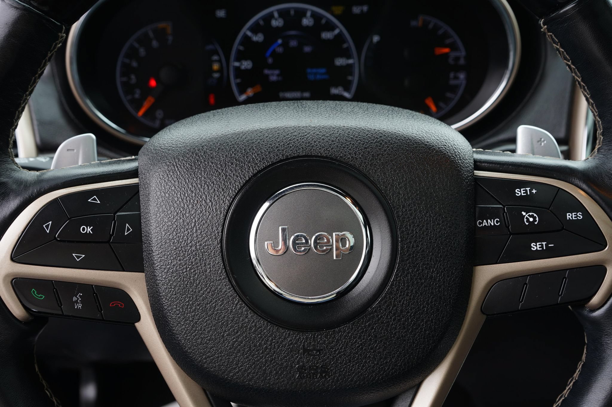 Used 2017 Jeep Grand Cherokee Overland AWD/4WD image 26