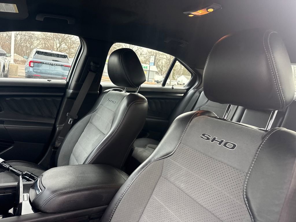 Used 2018 Ford Taurus SHO image 18