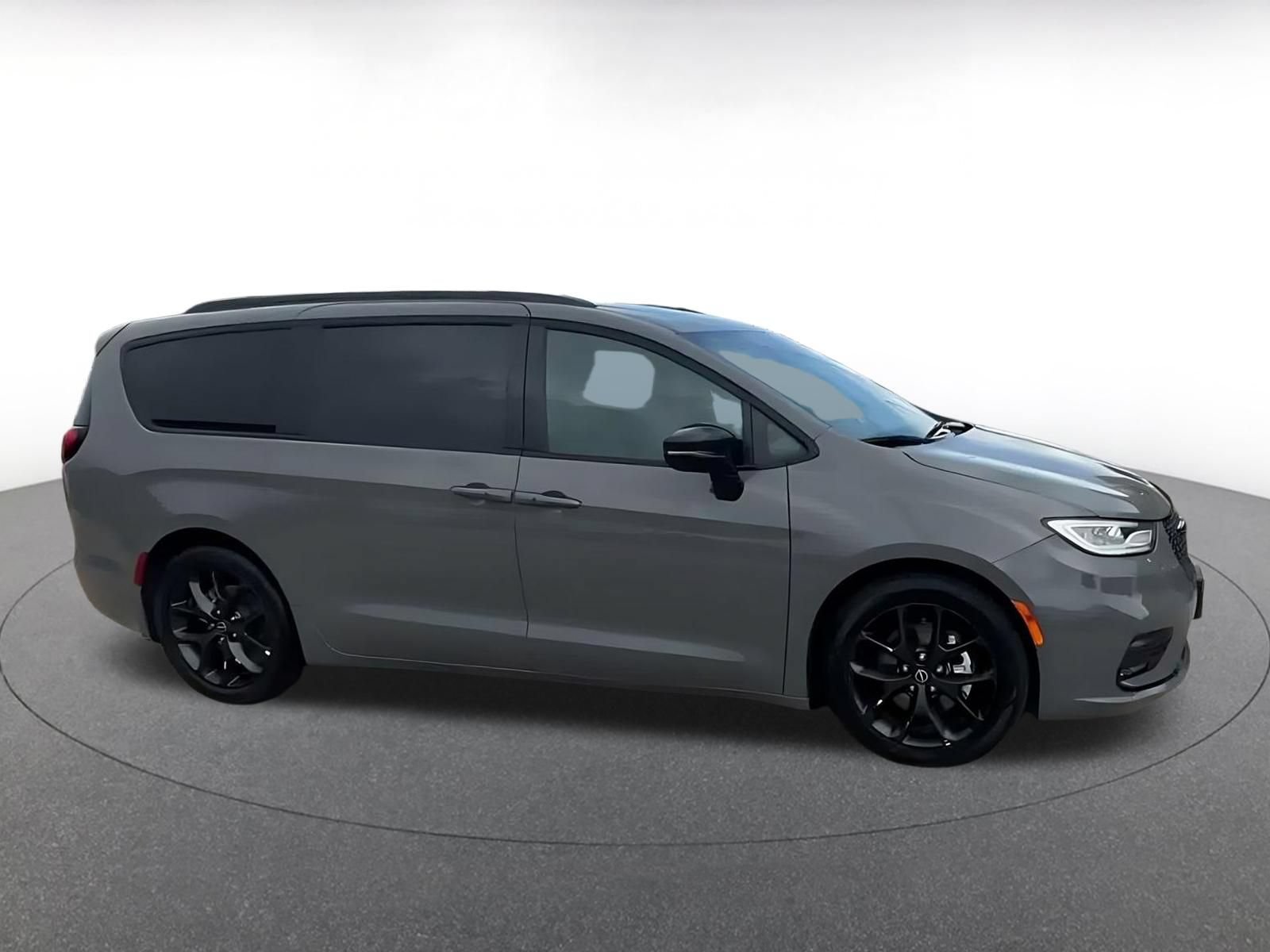 Used 2025 Chrysler Pacifica Limited FWD image 15