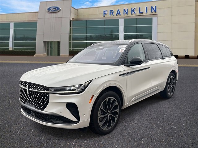 Used 2024 Lincoln Nautilus Reserve image 3