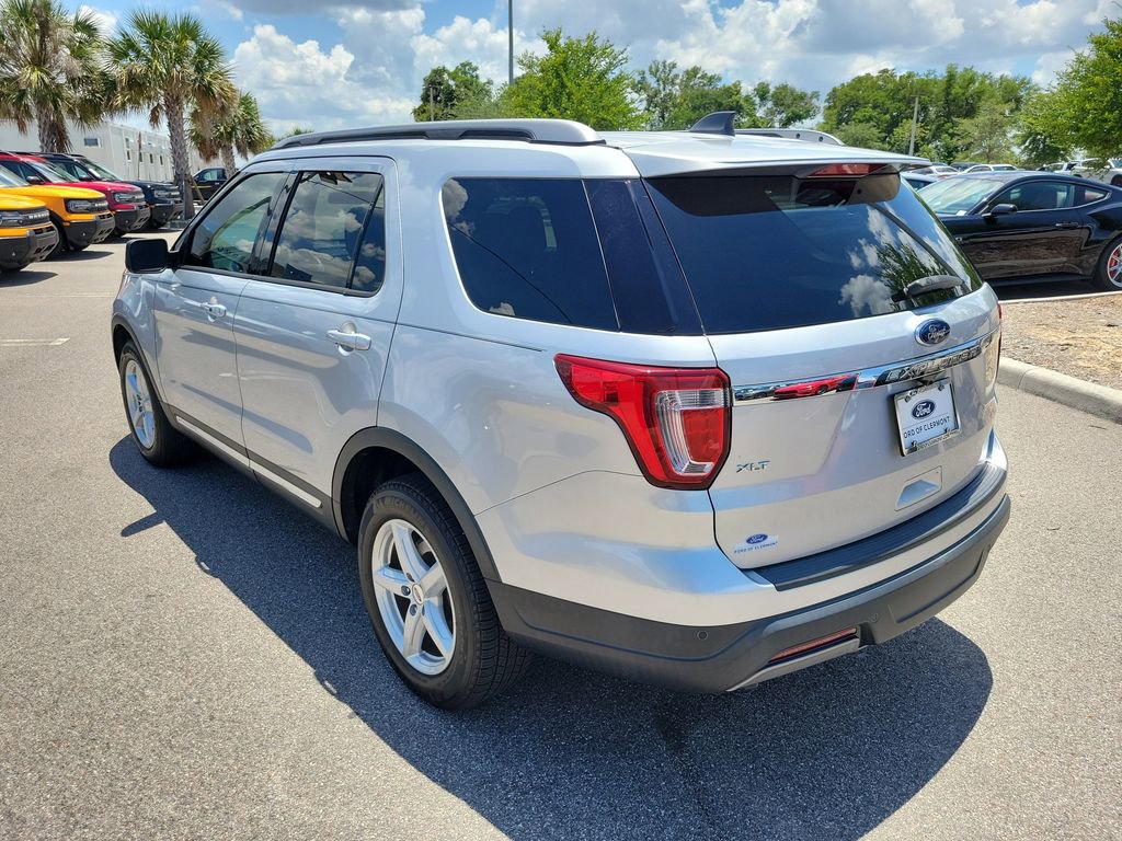 Used 2019 Ford Explorer XLT FWD image 3