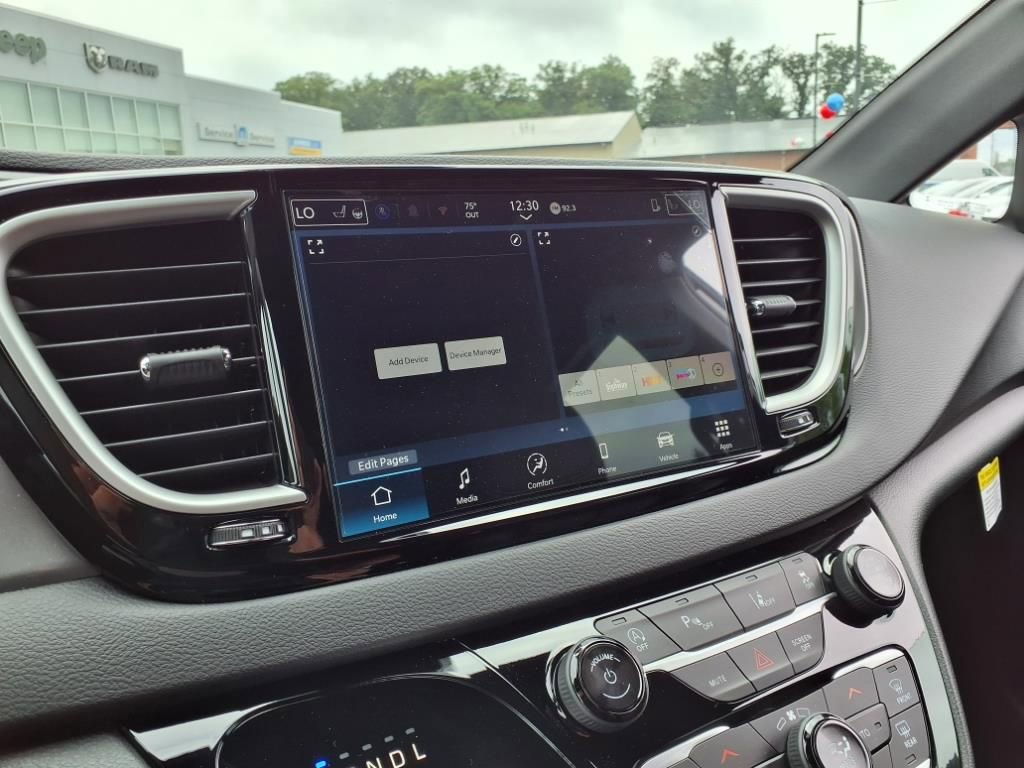 New 2026 Chrysler Voyager LX image 22
