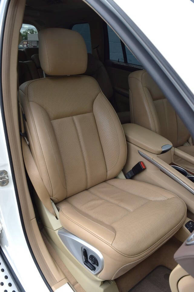Used 2011 Mercedes-Benz GL 550 4MATIC image 36