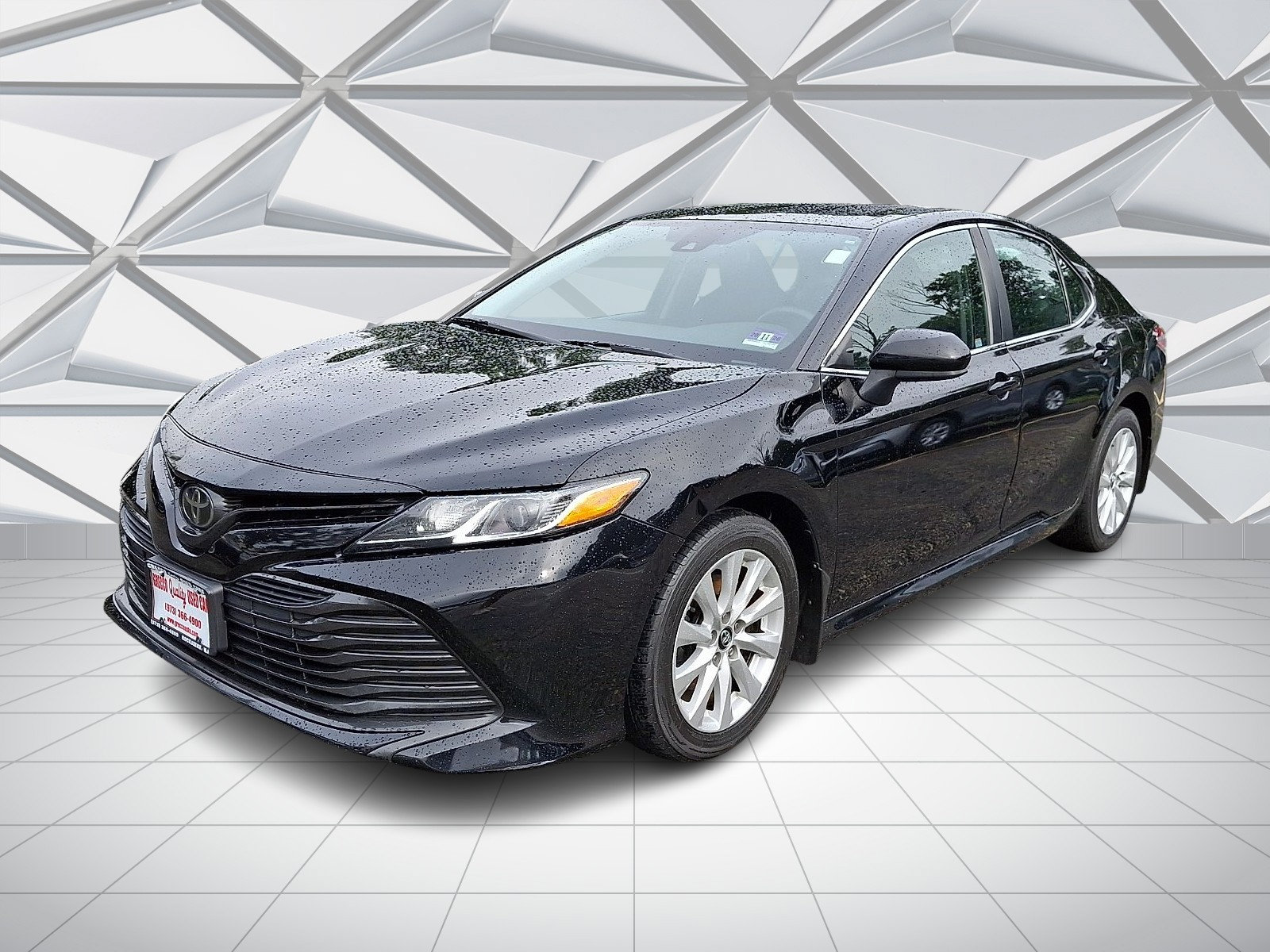 Used 2019 Toyota Camry LE FWD image 4