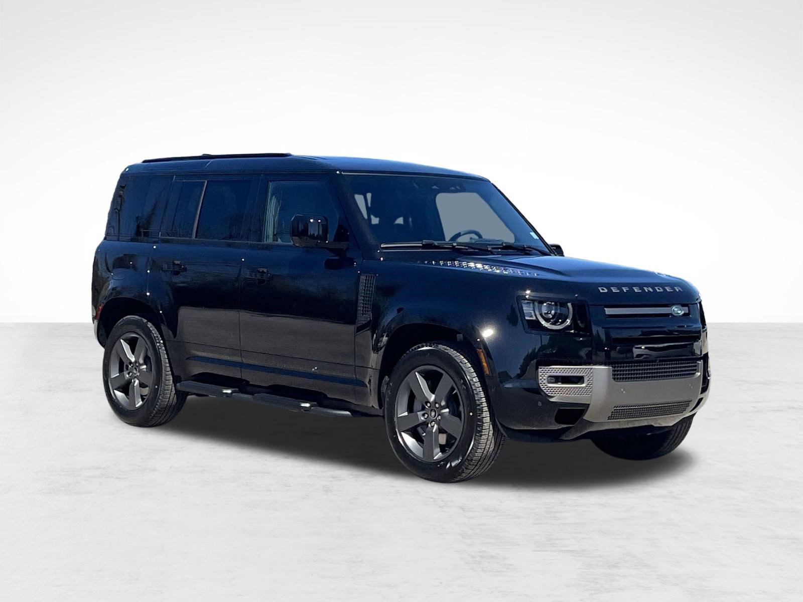 Used 2025 Land Rover Defender 110 X-Dynamic SE image 5