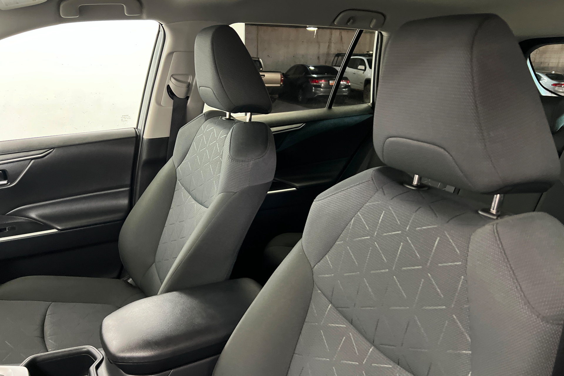 Used 2025 Toyota RAV4 XLE FWD image 17