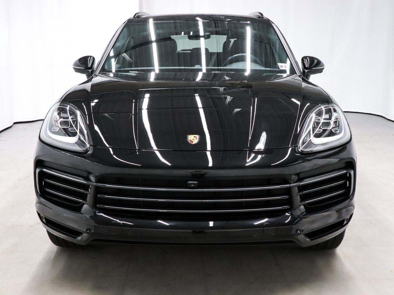 Used 2023 Porsche Cayenne Platinum Edition image 2