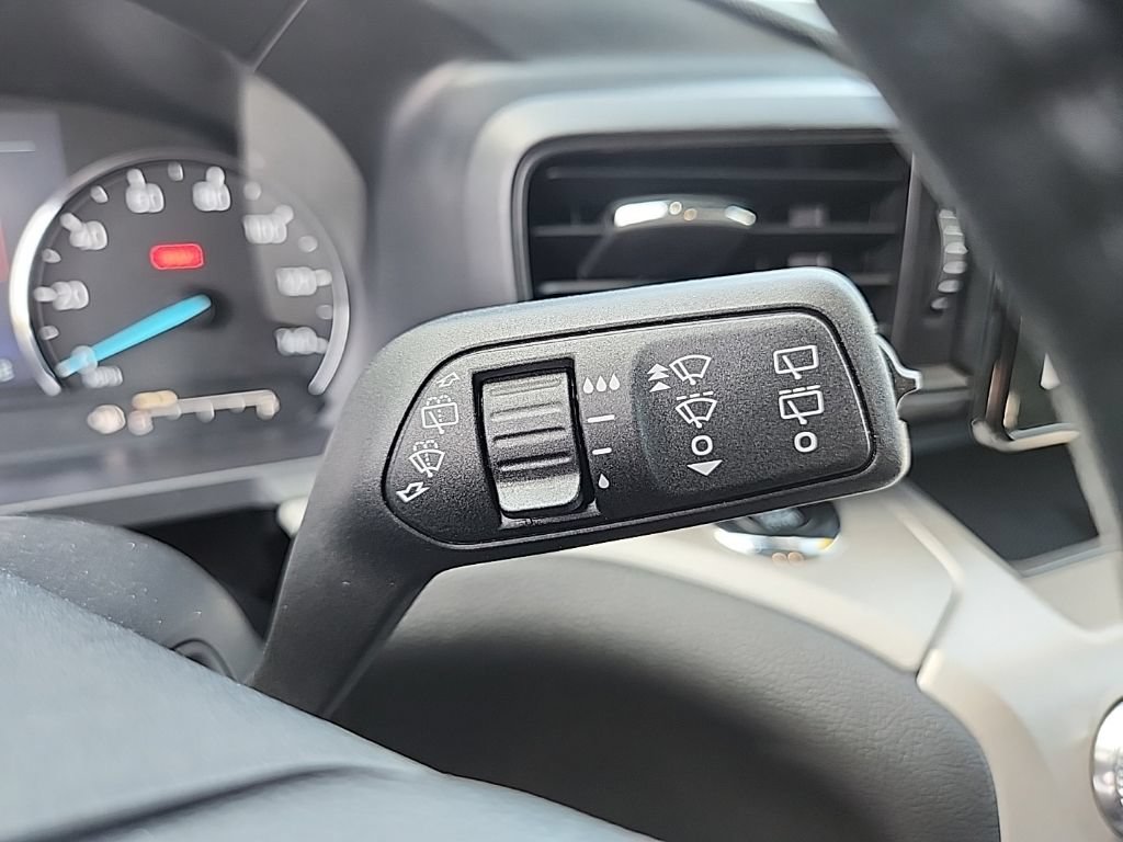 Used 2024 Ford Explorer XLT AWD/4WD image 16