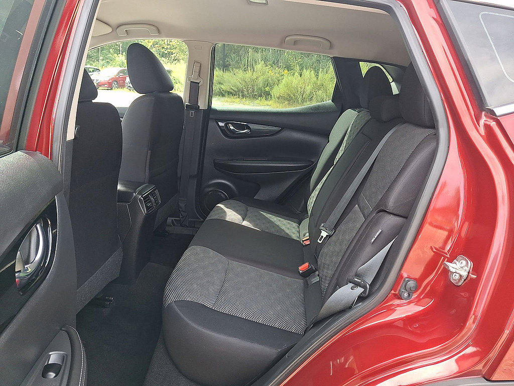 Used 2022 Nissan Rogue Sport SV AWD/4WD image 20