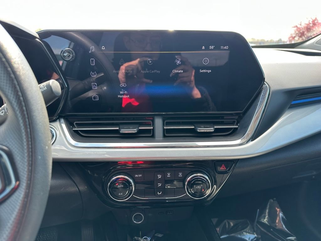Used 2025 Chevrolet Trax LT FWD image 23