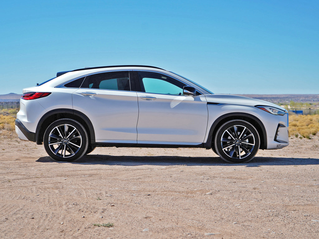 Used 2023 INFINITI QX55 Essential image 11