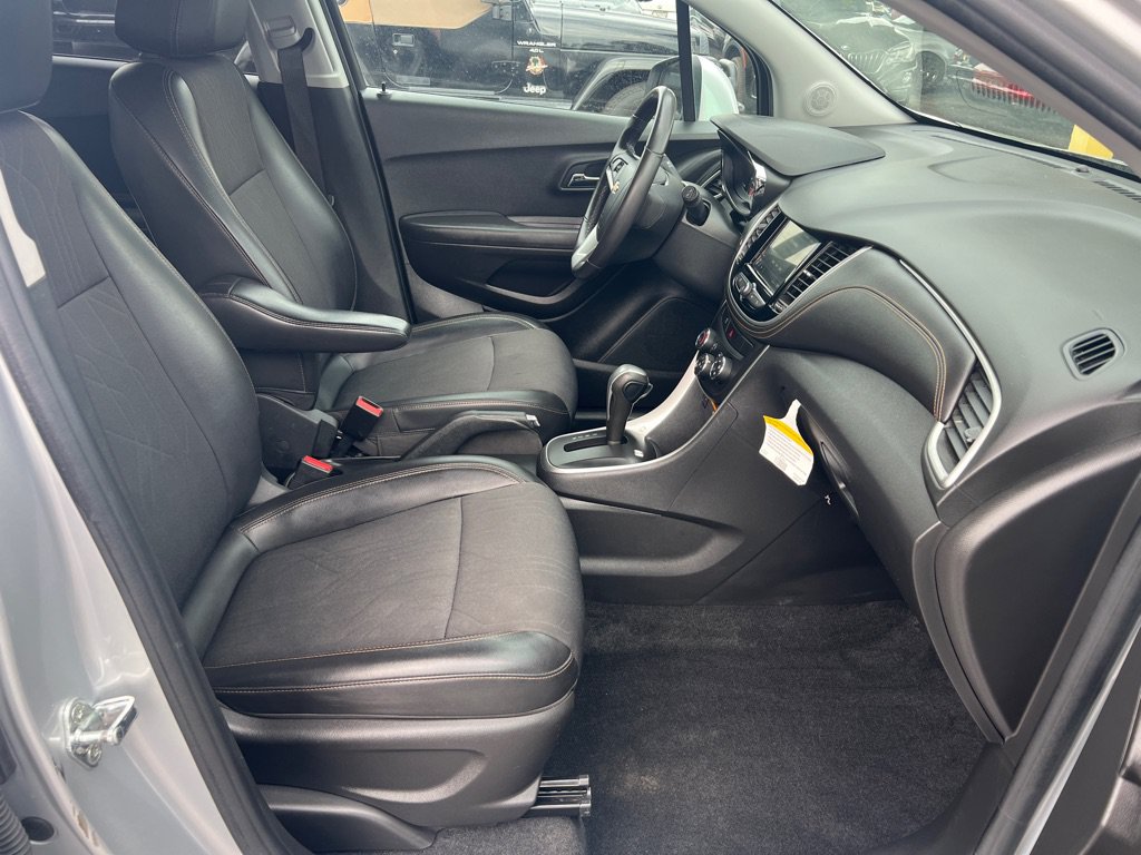 Used 2018 Chevrolet Trax LT w/ LT Convenience Package AWD/4WD image 27