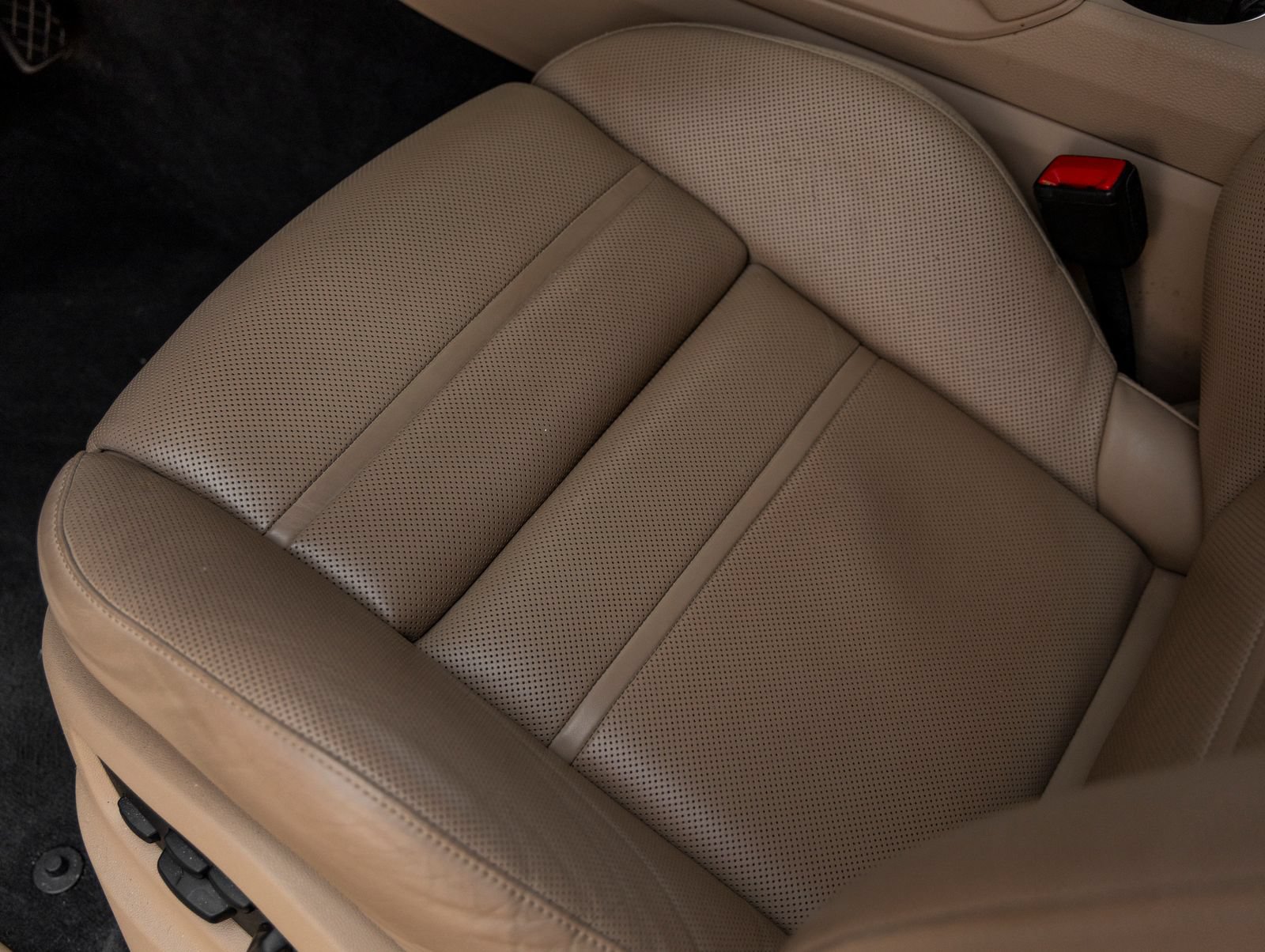 Certified 2023 Porsche Cayenne AWD/4WD image 23