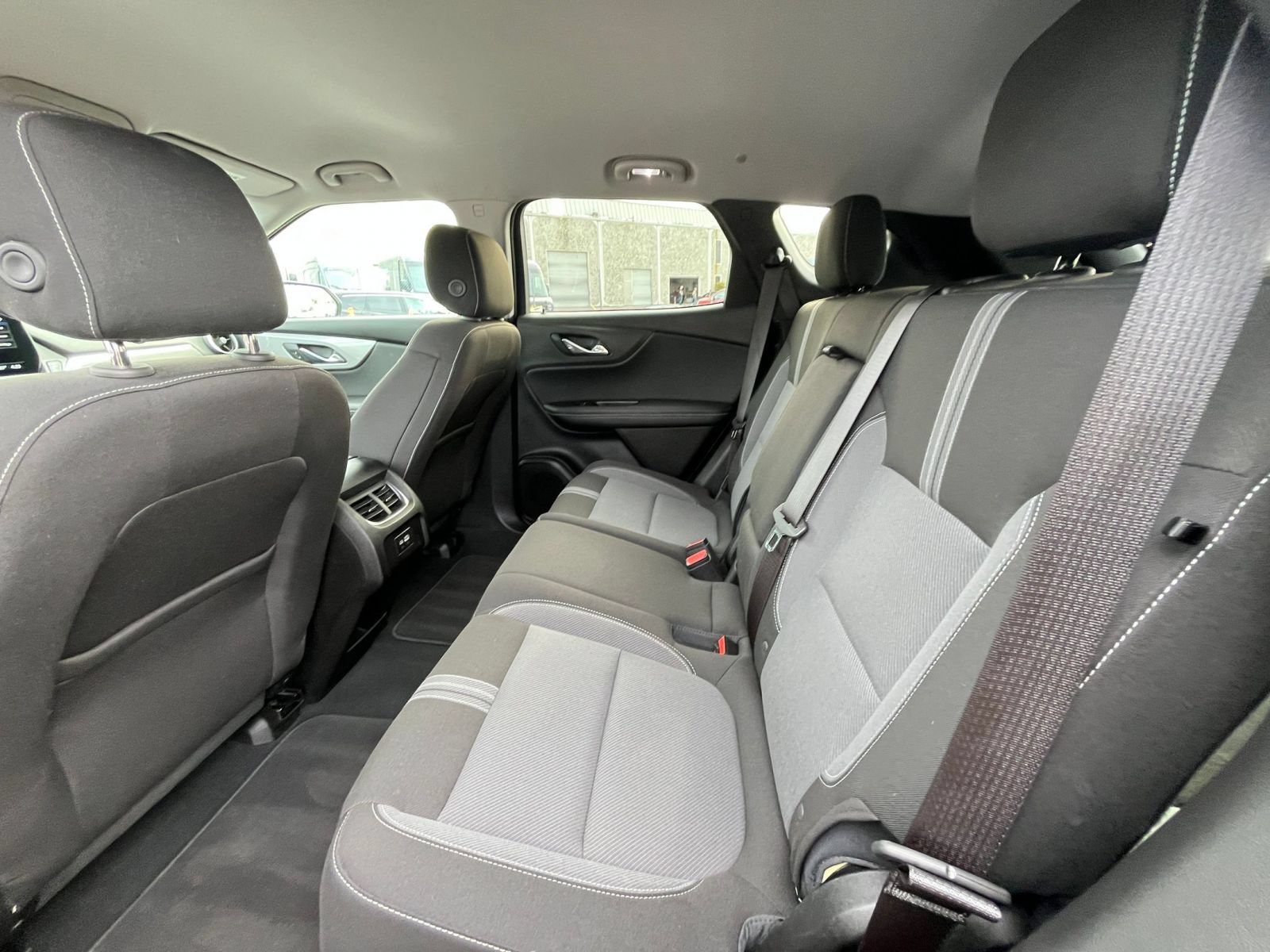 Used 2025 Chevrolet Blazer LT FWD image 28