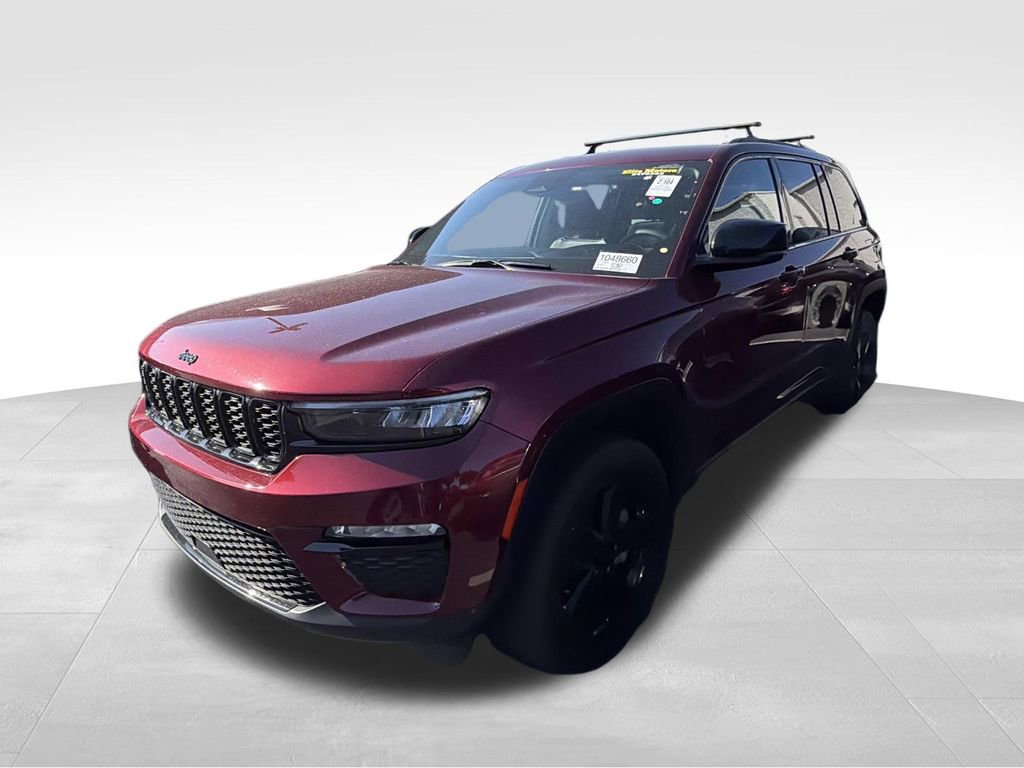 Used 2023 Jeep Grand Cherokee Limited w/ Black Appearance Package image 4