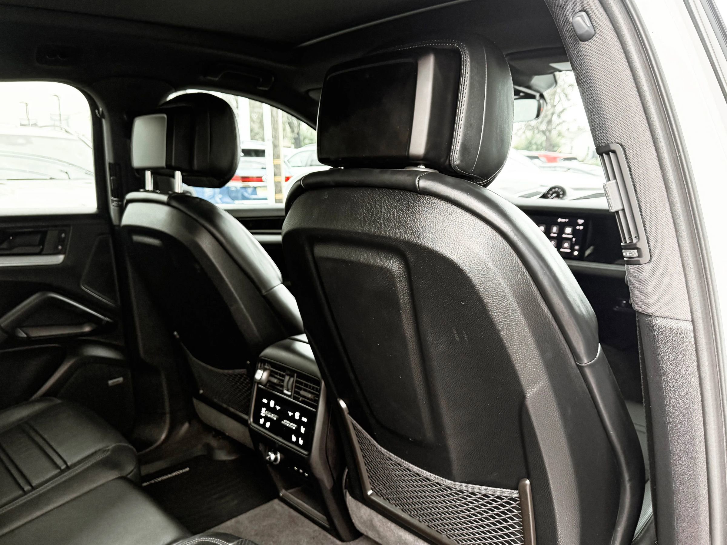 Used 2024 Porsche Cayenne Coupe image 30