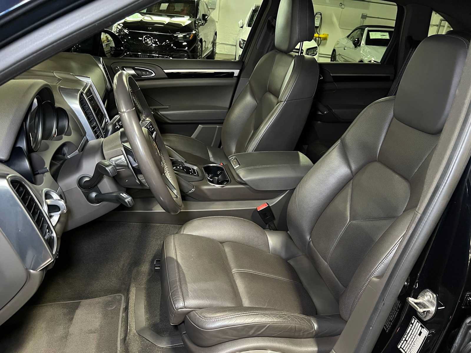 Used 2018 Porsche Cayenne AWD/4WD image 24