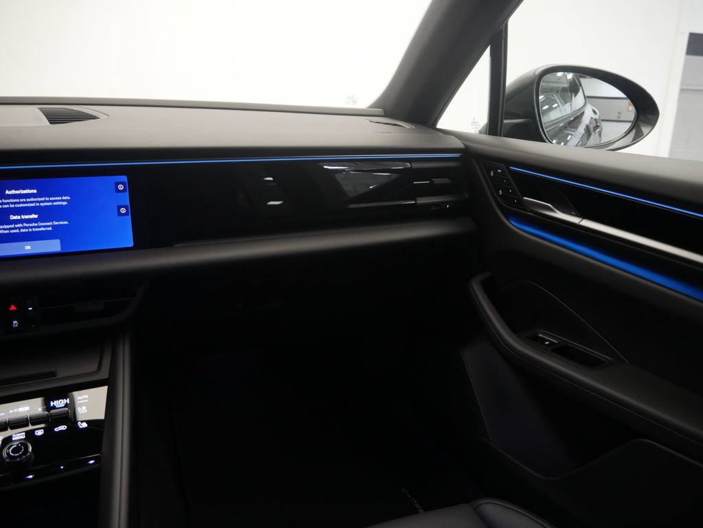 Certified 2026 Porsche Macan 4 Electric AWD/4WD image 33