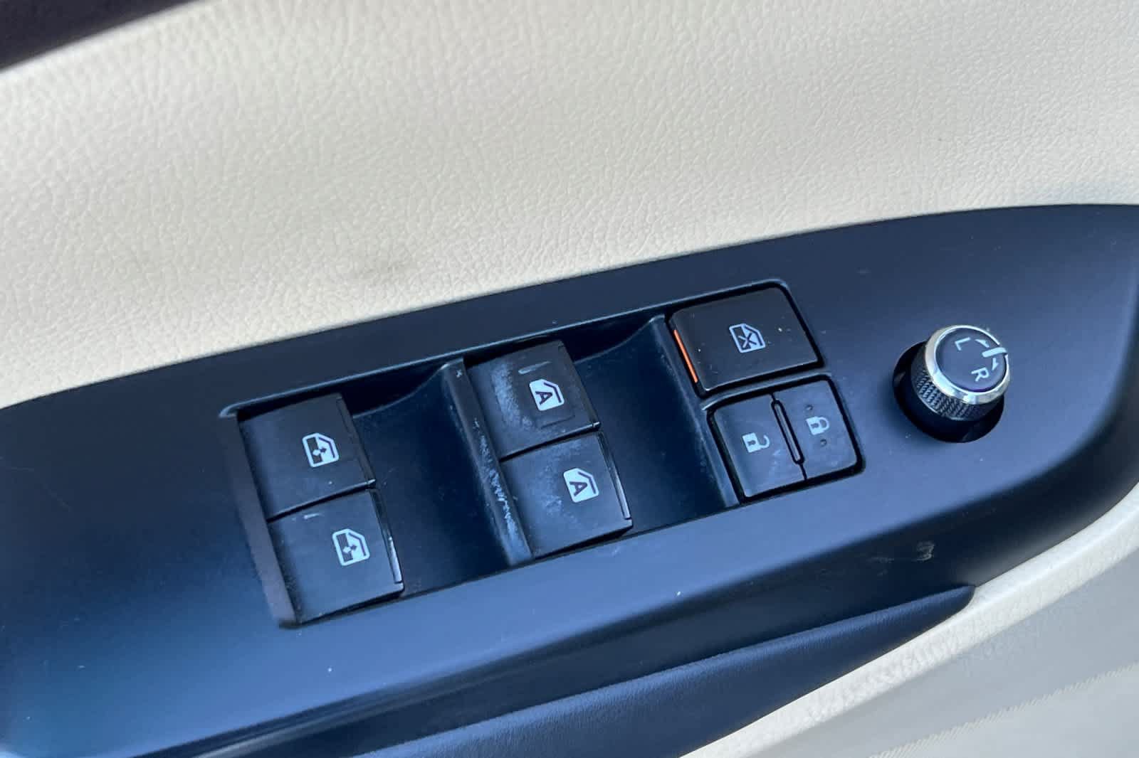 Used 2014 Toyota Highlander Plus FWD image 13