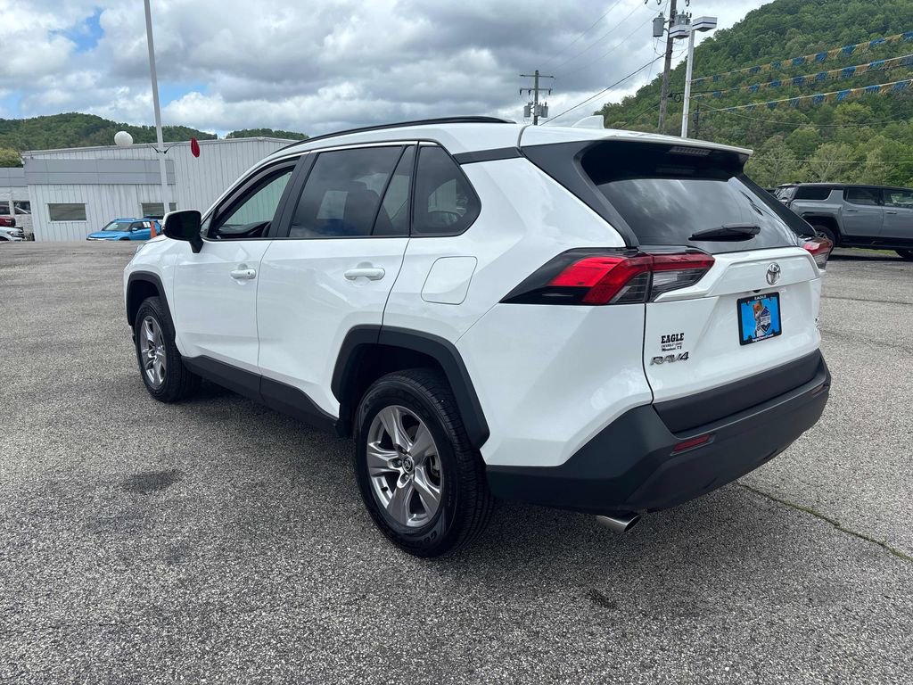 Used 2025 Toyota RAV4 XLE AWD/4WD image 3