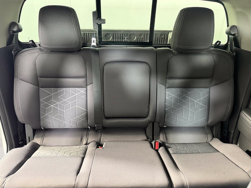Used 2025 Nissan Frontier SV w/ SV Convenience Package RWD image 17