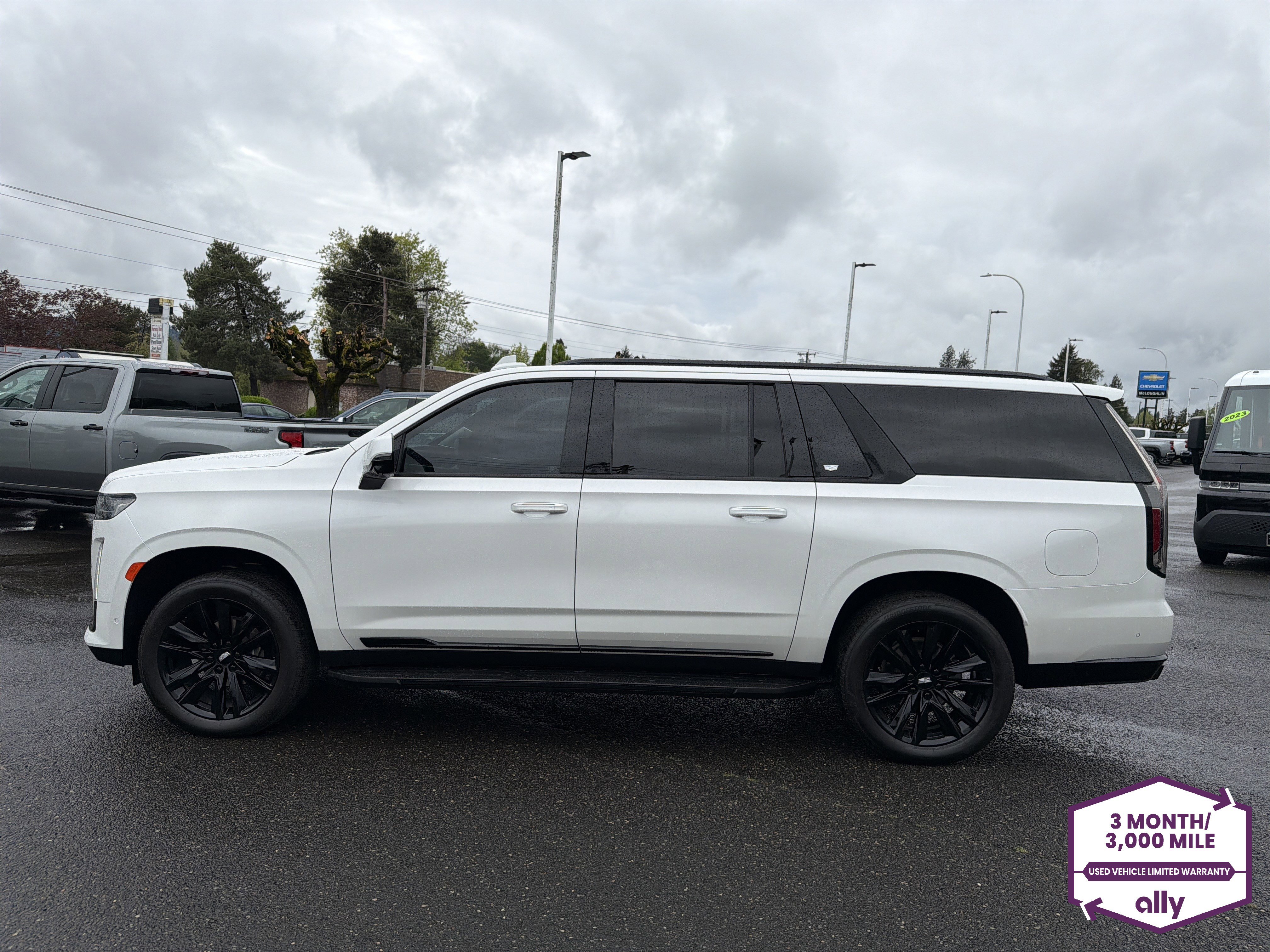 Used 2021 Cadillac Escalade ESV Sport Platinum w/ Heavy-Duty Trailer Package image 2