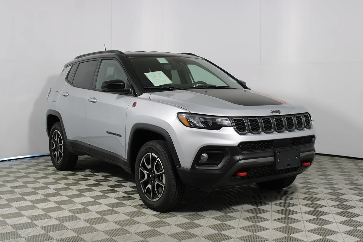 Used 2025 Jeep Compass Trailhawk AWD/4WD image 29