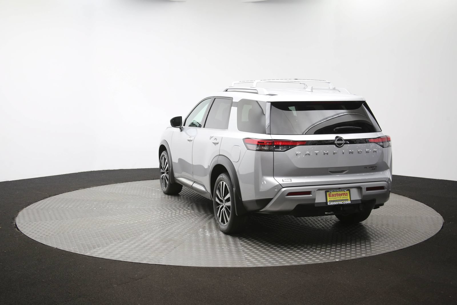 Used 2023 Nissan Pathfinder Platinum AWD/4WD image 63