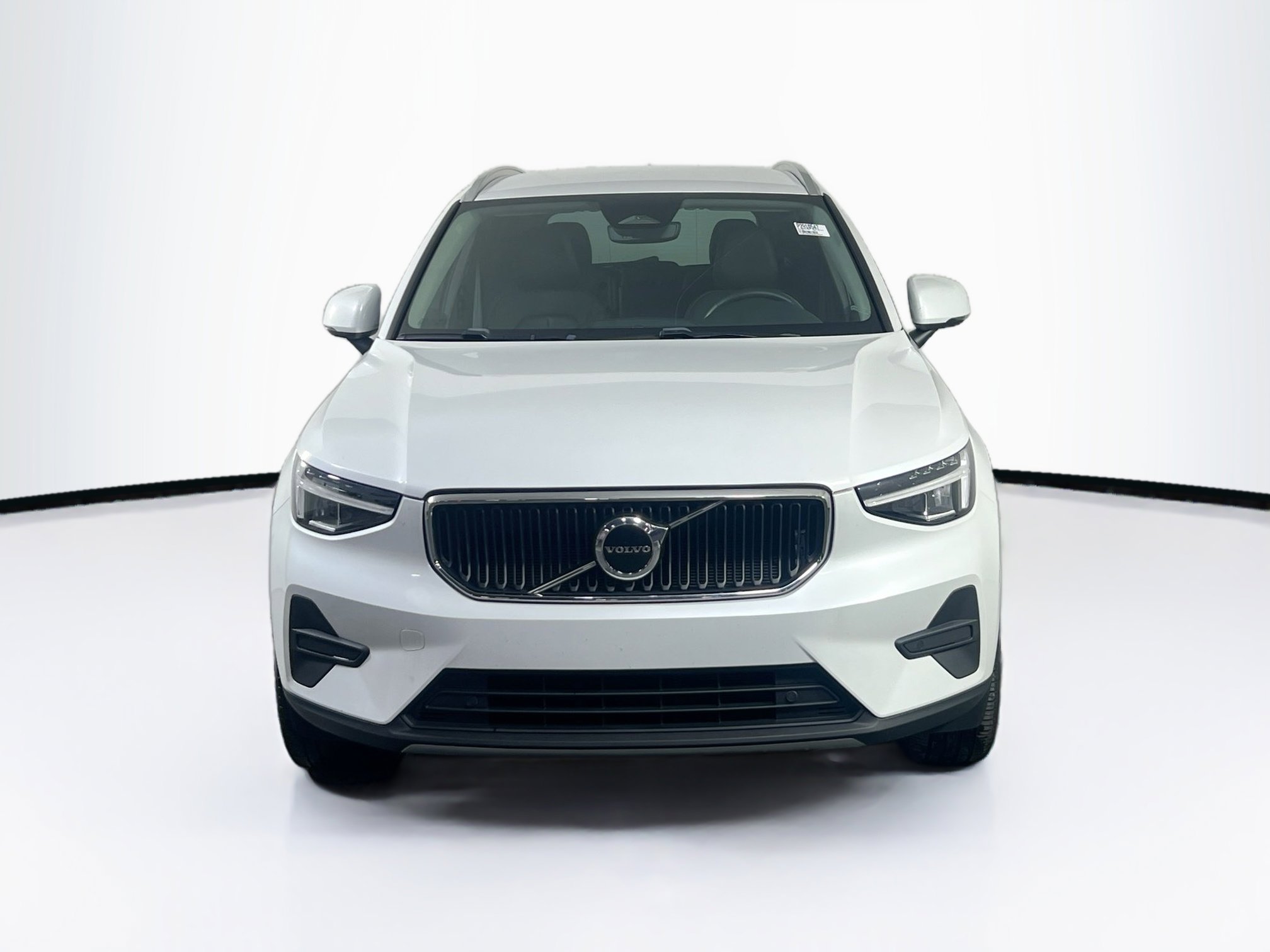 Used 2023 Volvo XC40 B5 Core w/ Climate Package image 2