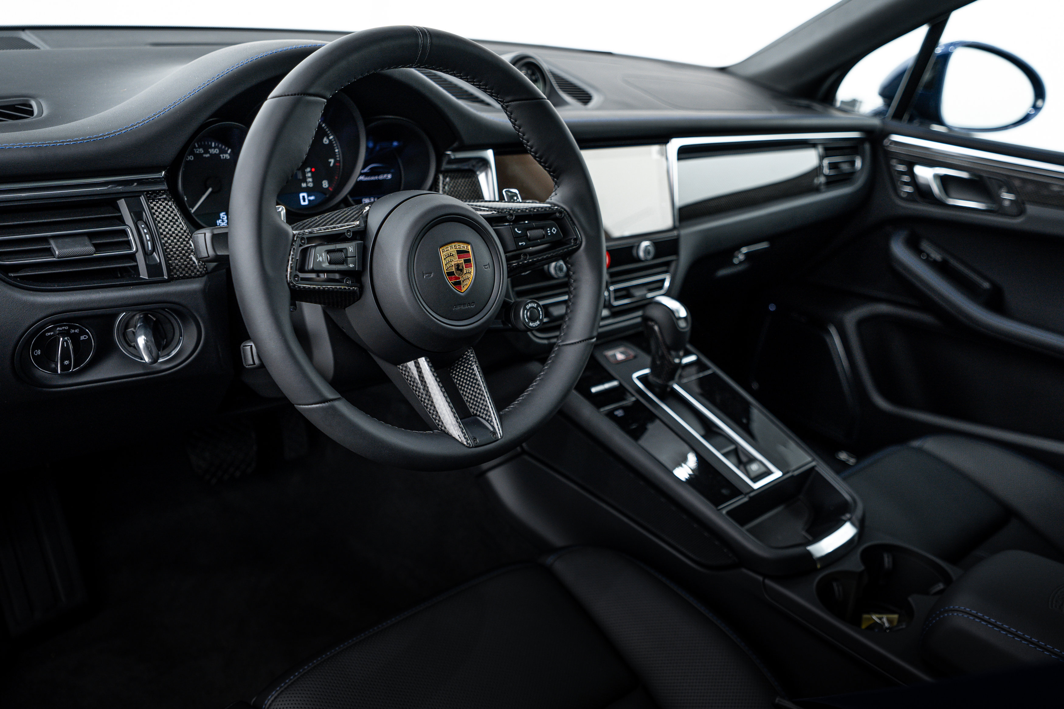 New 2026 Porsche Macan GTS image 4