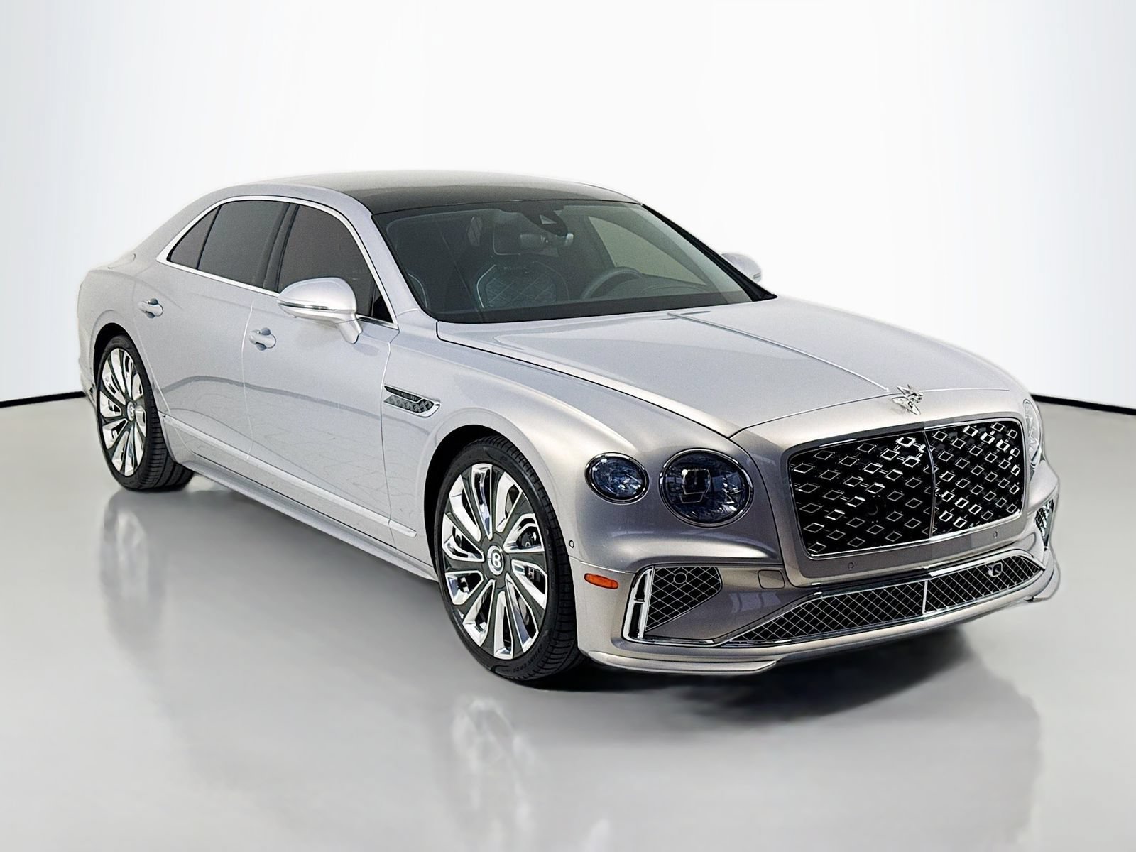 Used 2025 Bentley Flying Spur Plug-In Hybrid AWD/4WD video 1