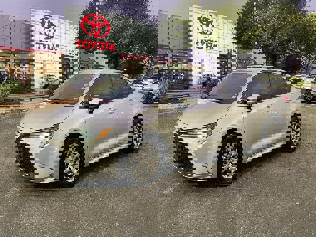 Used 2020 Toyota Corolla LE image 1