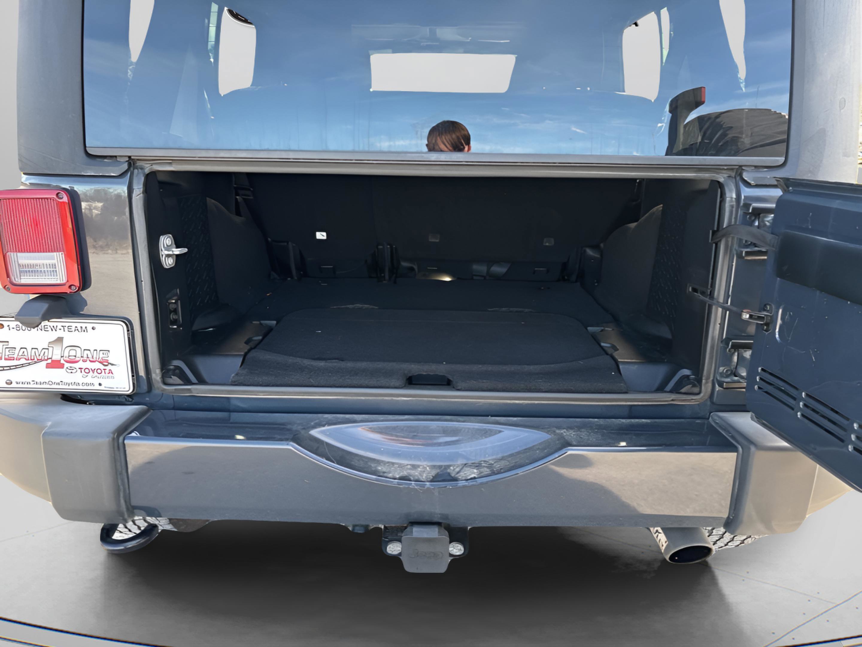 Used 2017 Jeep Wrangler Unlimited Sahara w/ Connectivity Group image 30