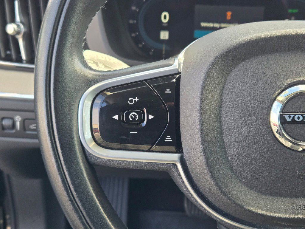 Used 2022 Volvo XC60 T8 Inscription w/ Advanced Package image 31