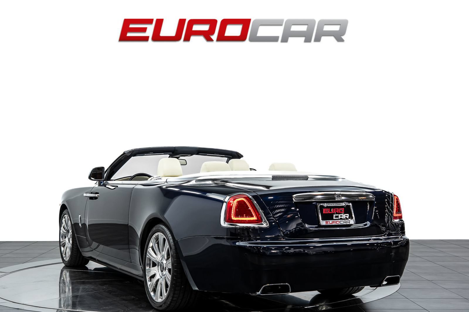 Used 2017 Rolls-Royce Dawn RWD image 4