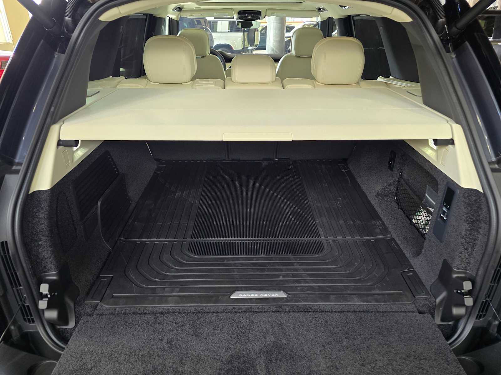 New 2026 Land Rover Range Rover SE image 16