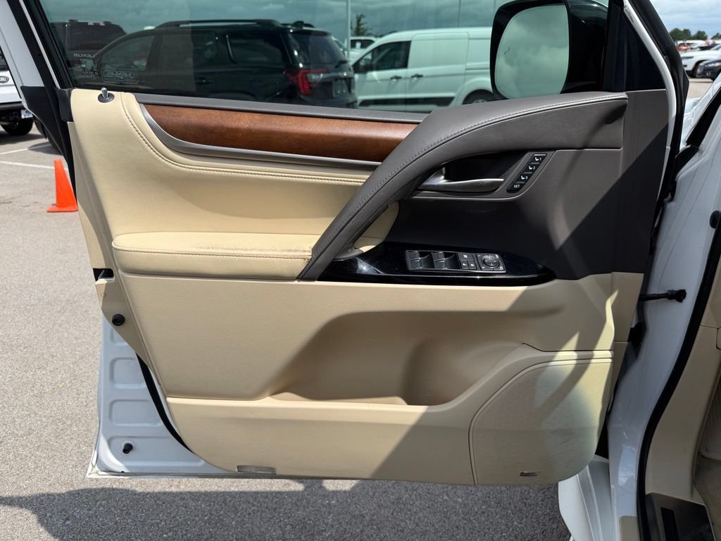 Used 2017 Lexus LX 570 4WD w/ Luxury Package image 9