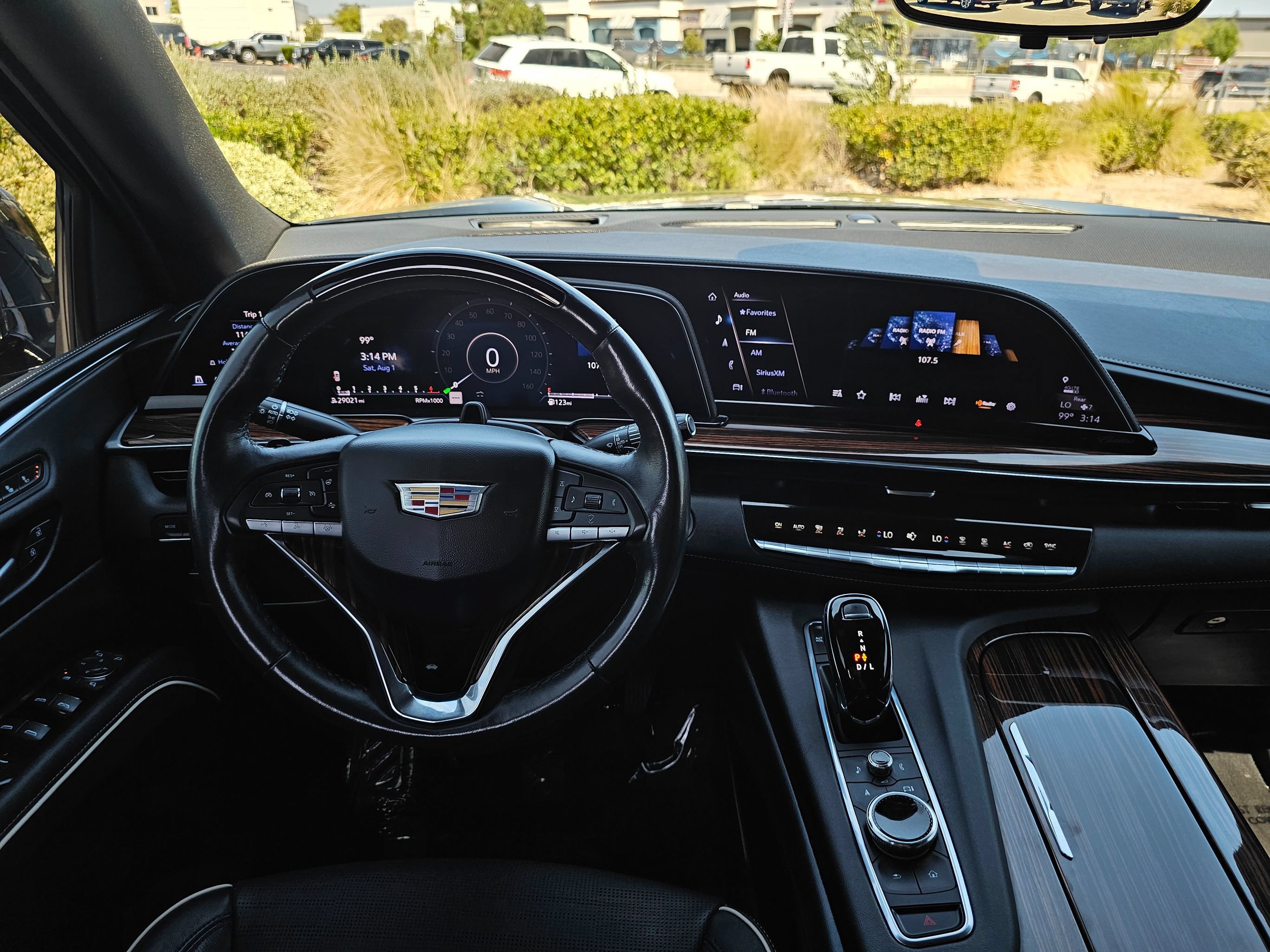 Used 2023 Cadillac Escalade Premium Luxury RWD image 31