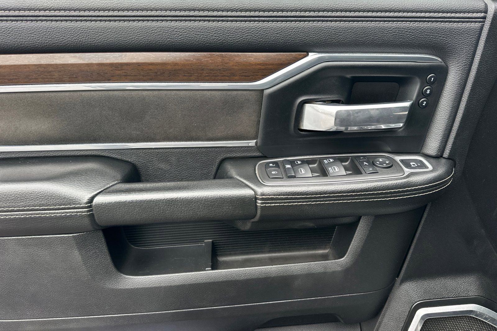 Used 2022 RAM 3500 Laramie image 11