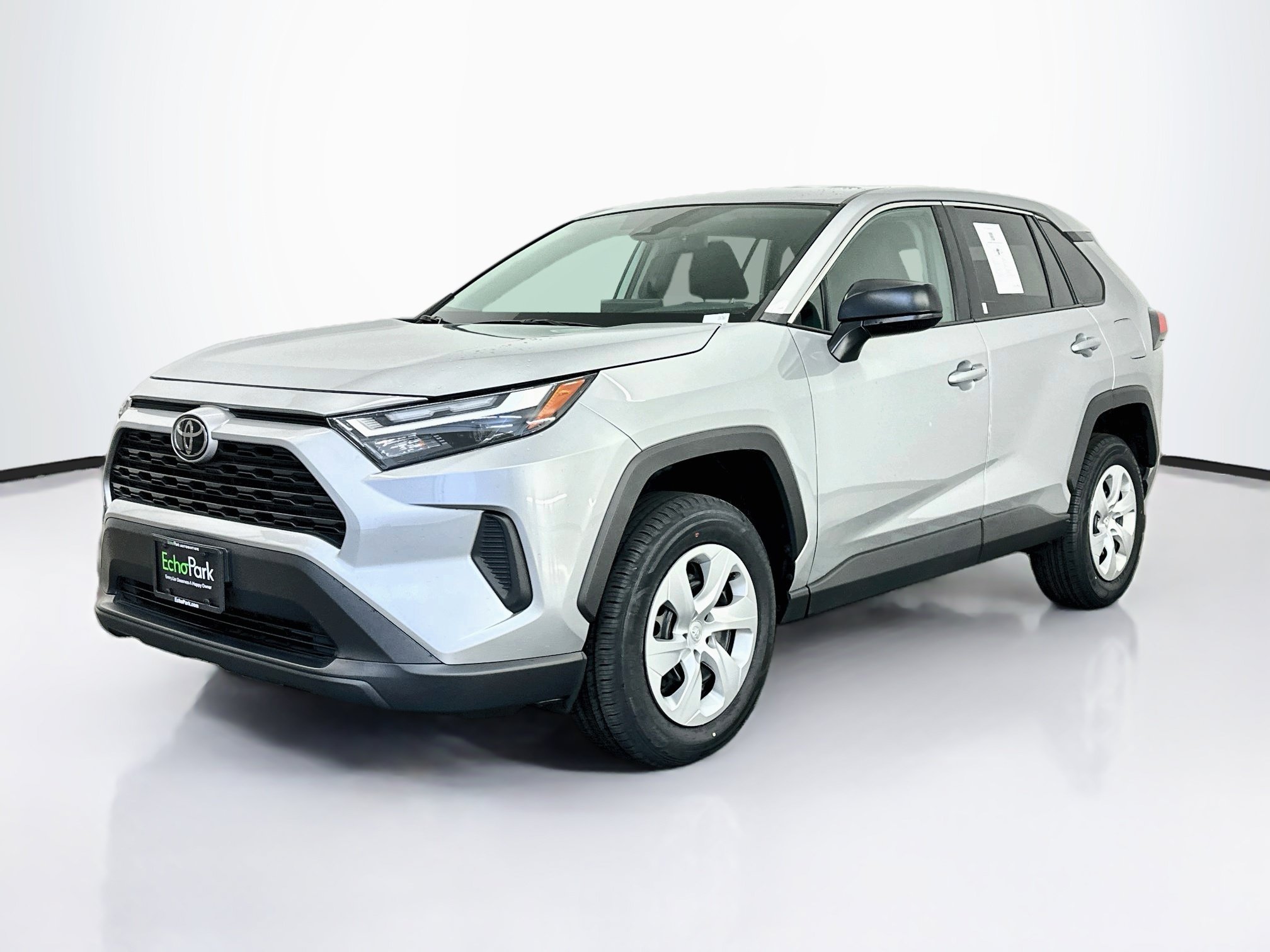 Used 2025 Toyota RAV4 LE AWD/4WD image 3