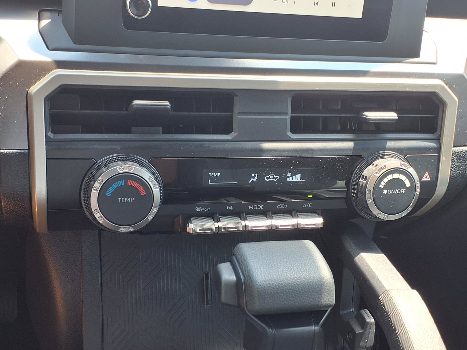 Certified 2025 Toyota Tacoma SR5 AWD/4WD image 16