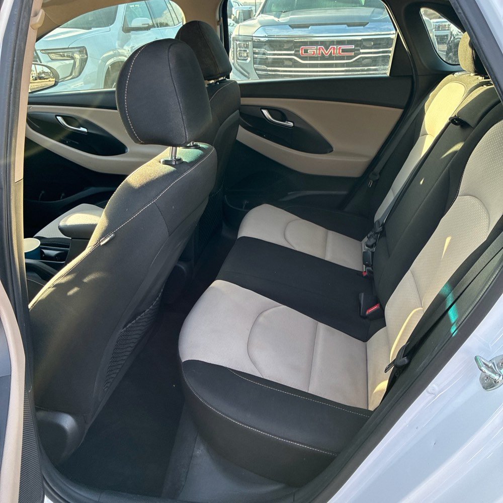 Used 2020 Hyundai Elantra GT FWD image 15