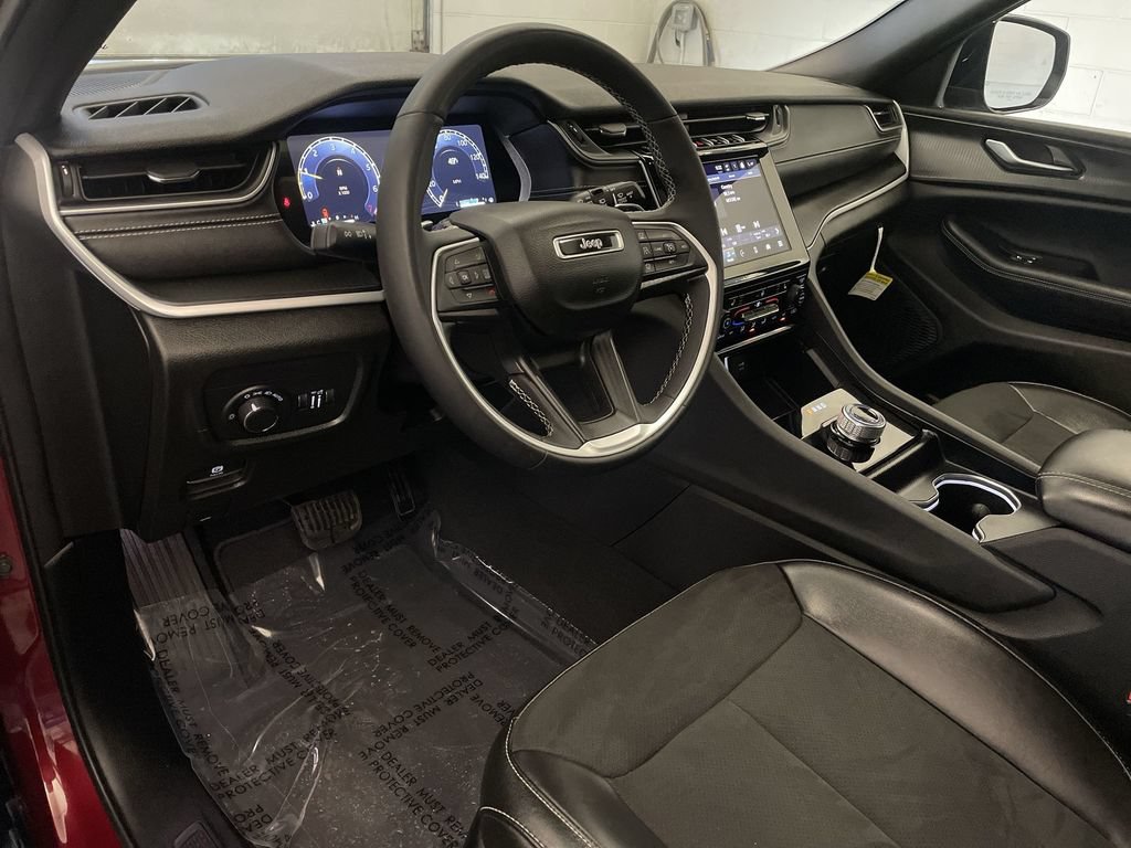 Used 2024 Jeep Grand Cherokee L Altitude AWD/4WD image 4