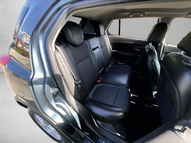 Used 2021 Chevrolet Trax LT w/ Driver Confidence Package FWD image 26