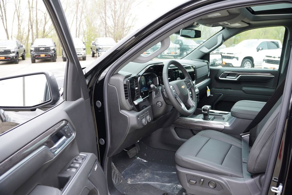 New 2026 Chevrolet Silverado 1500 LTZ w/ LTZ Premium Package AWD/4WD image 10