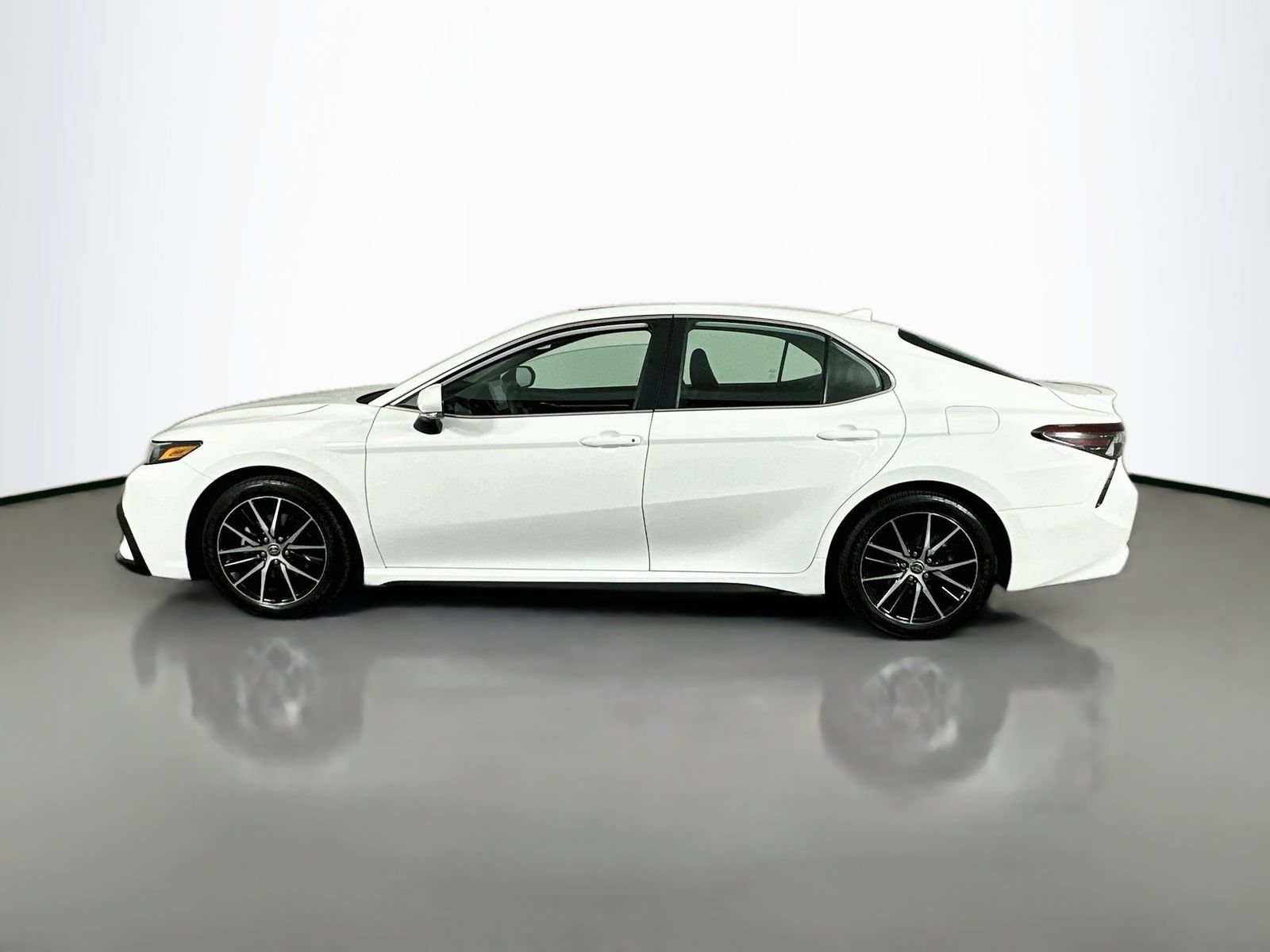 Certified 2023 Toyota Camry SE w/ Blackout Package (TMS) AWD/4WD image 4