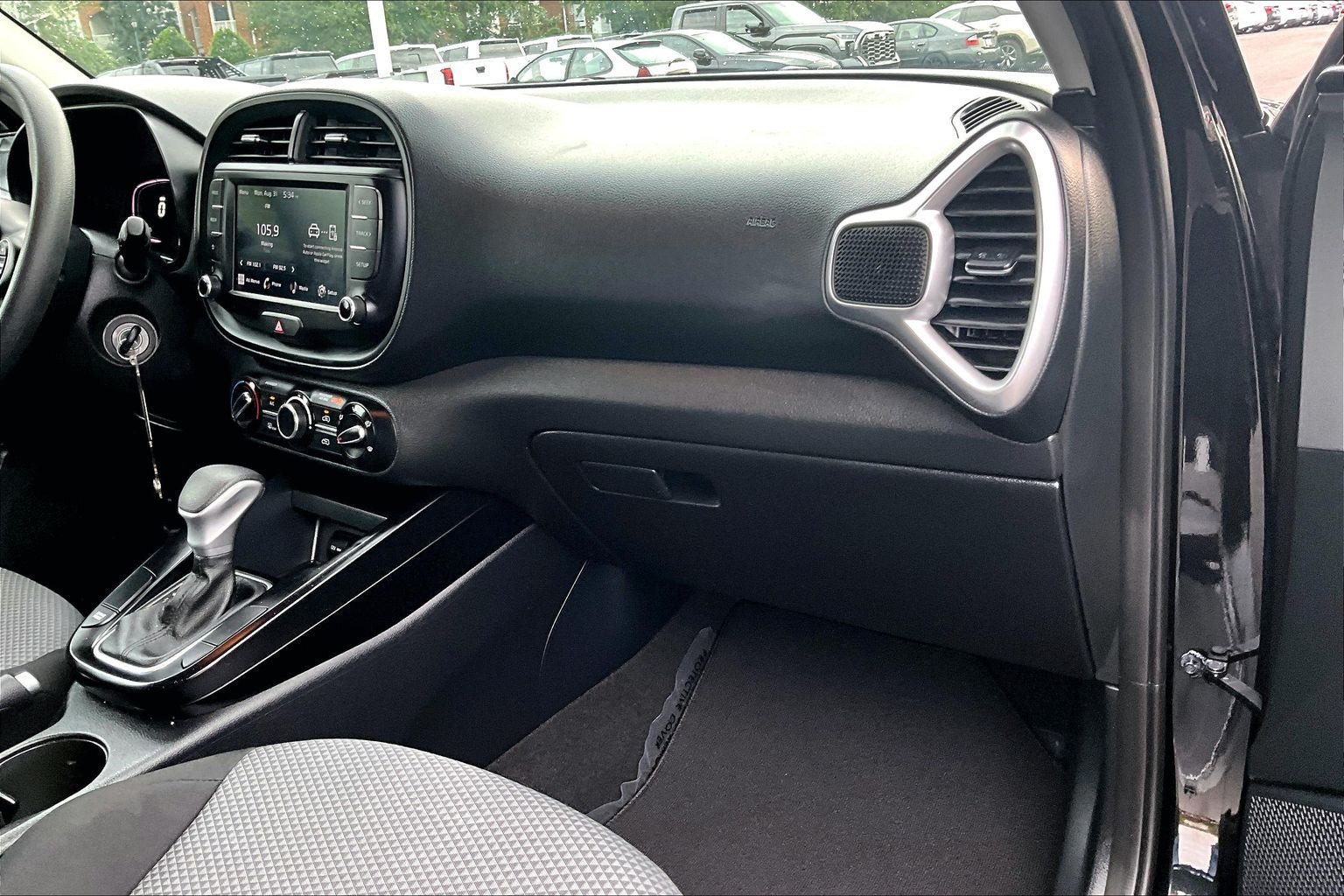 Used 2023 Kia Soul LX w/ LX Technology Package FWD image 14