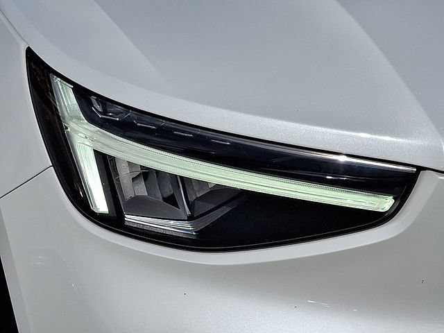 Certified 2024 Volvo XC40 B5 Plus w/ Protection Package Premier AWD/4WD image 9