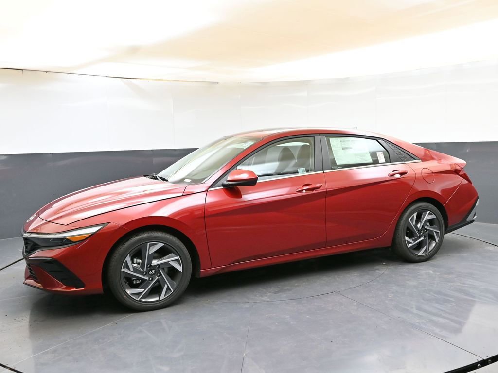 Certified 2025 Hyundai Elantra SEL FWD image 2