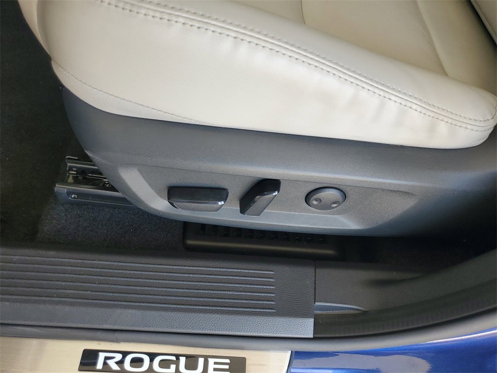 Used 2022 Nissan Rogue SL w/ SL Premium Package image 11